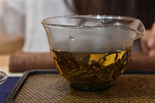 How Many Infusions Can Yunnan Black Tea Typically Stand?-2