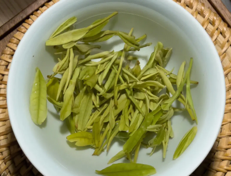 What is the tea-to-water ratio for brewing Huangjinya?-3