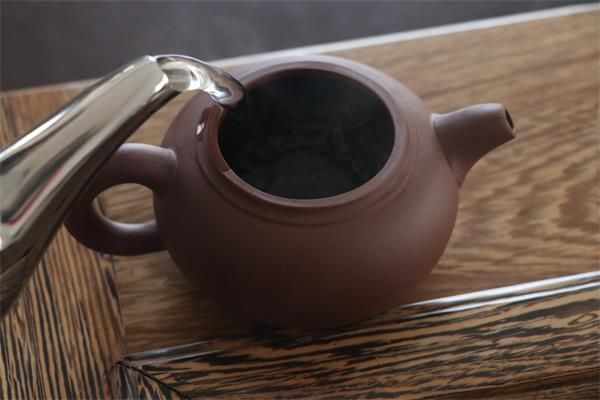 Playing with a Yixing Pot: Follow These Ten Tips for a Lustrous and Smooth Finish!-1