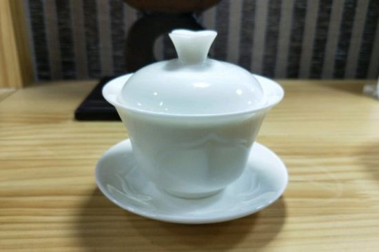 Pros and Cons of Brewing Tea with Porcelain Ware