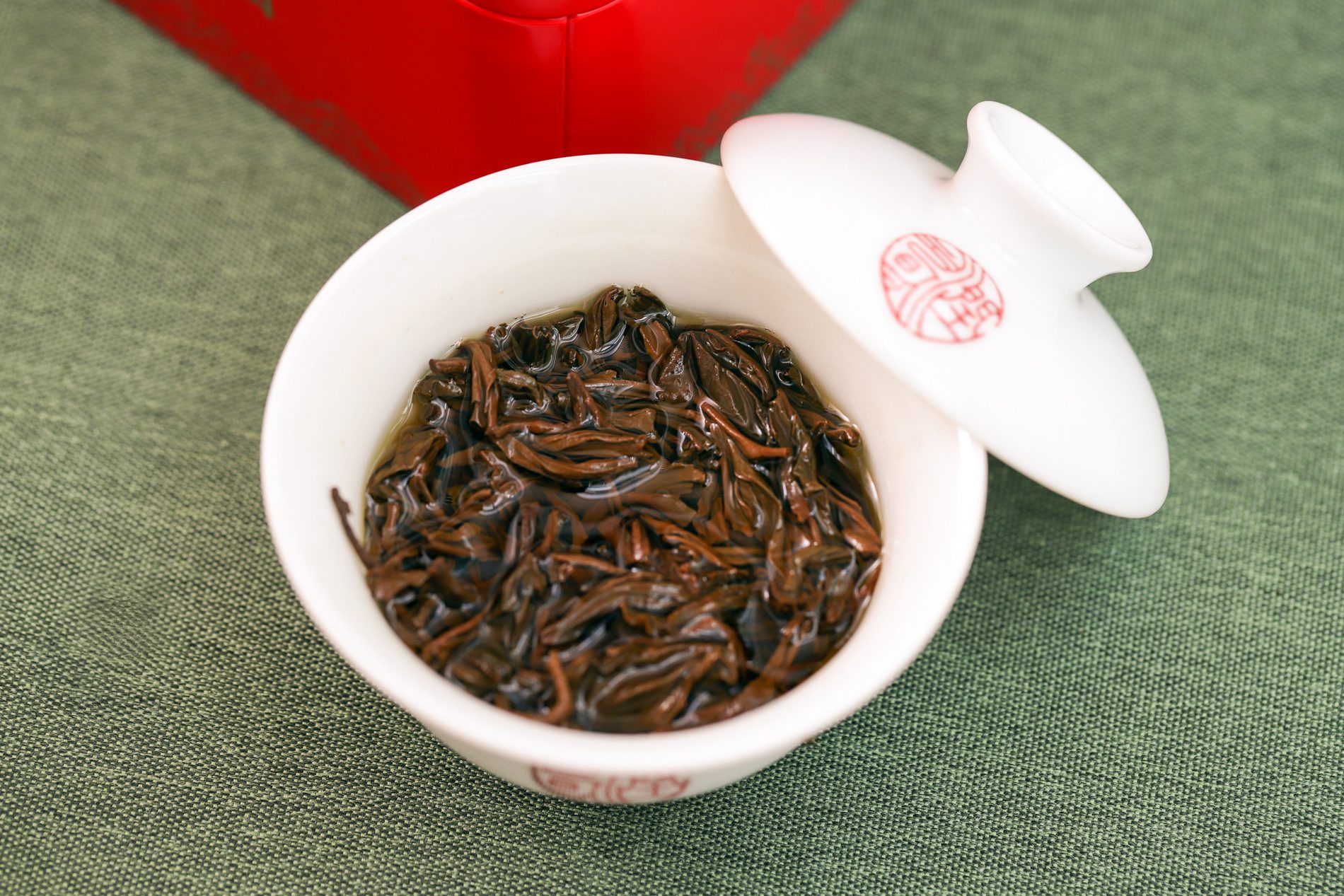 How to Brew Yunnan Ancient Tree Pu'er Tea?-3