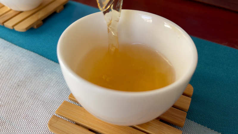 Many people find that the raw Pu'er tea becomes increasingly astringent with each infusion, why is this so?-4