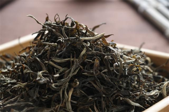 Why Should Freshly Made Pu'er Spring Tea Be Stored for a While Before It Becomes Enjoyable?-1