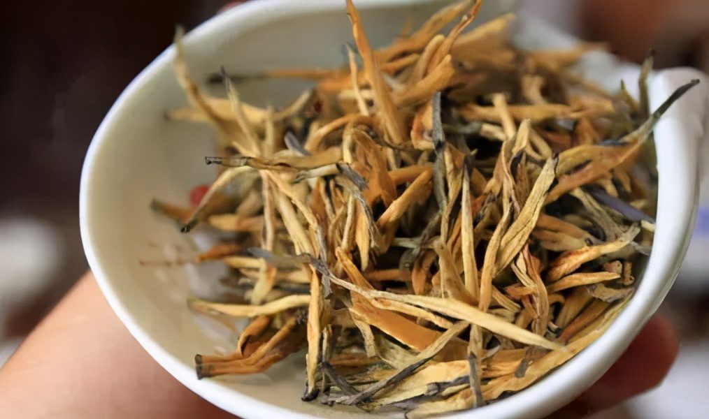 How to Perfectly Brew Yunnan Golden Needle Tea: A Journey of Aromatic Delight-4