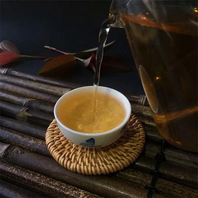 How to Appreciate the Aroma of White Tea-3