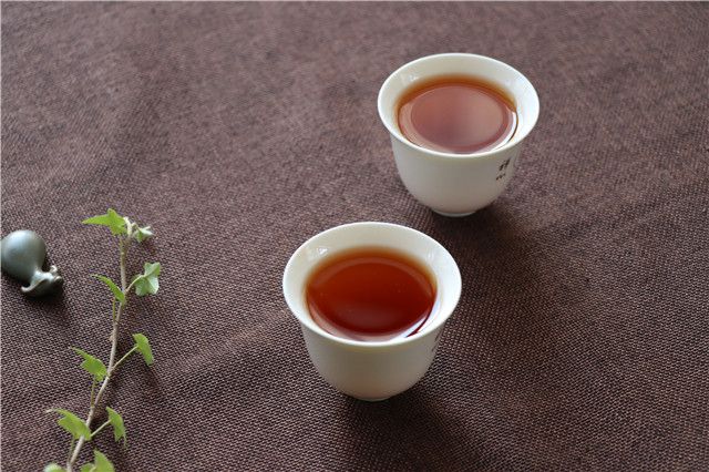 What are the benefits and effects of black tea?-4