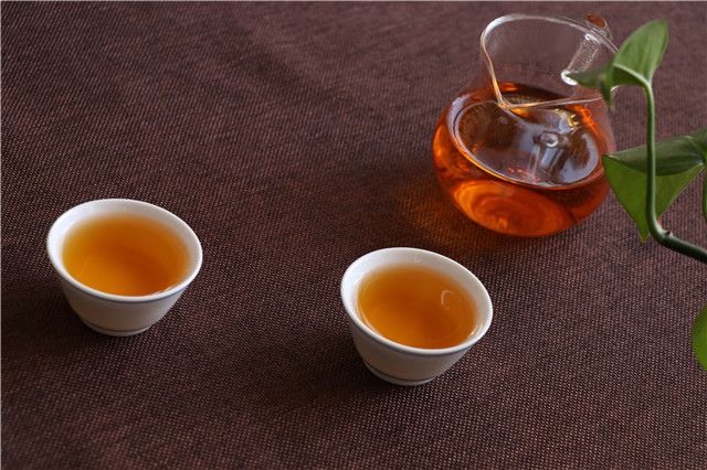 What are the taboos of drinking black tea, and who should avoid it?-2