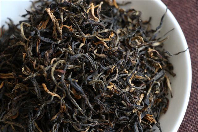 What are the benefits and effects of black tea?-1