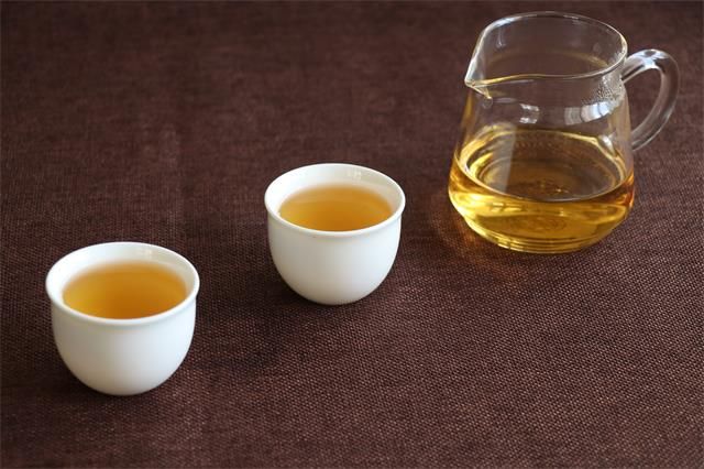 Differences Between Loose and Compressed White Tea-3