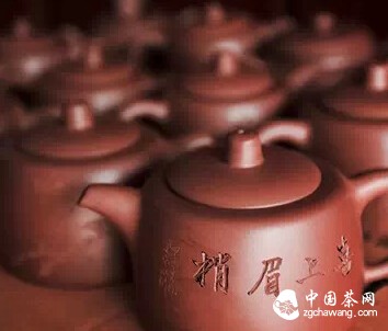 The Largest, Smallest, Most Expensive, and Oldest Purple Clay Teapots in the World-5