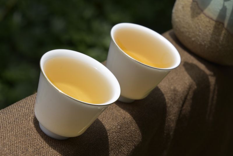 What are the characteristics of Ancient Tree Pu'er Spring Tea?-3