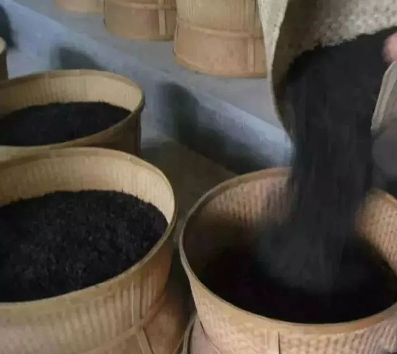 Wuyi Rock Tea's Masterful Traditional Charcoal Baking Technique-5