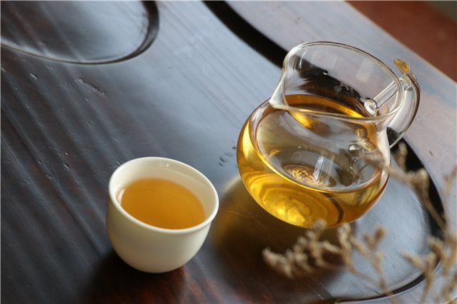 Does Drinking Raw Pu'er Tea Cause Stomach Discomfort?-4