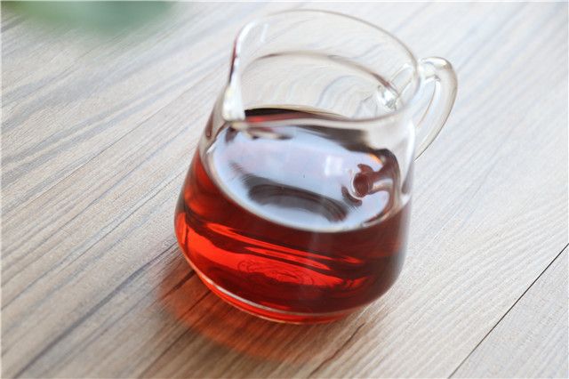 What are the benefits and drawbacks of drinking Pu'er tea regularly?-1