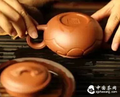 Nourishing a Teapot: The Beauty of Time's Carving in a Slow Stream-5