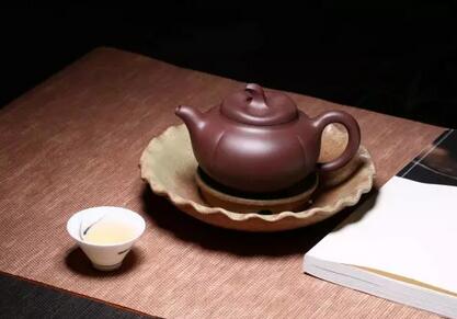 How to Remove Tea Stains from the Inner Wall of a Purple Clay Teapot?-2