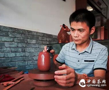 The Largest, Smallest, Most Expensive, and Oldest Purple Clay Teapots in the World-2