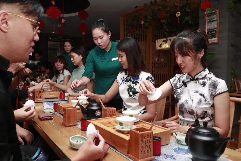 China's Tea on the Tip of the Tongue: National Intangible Cultural Heritage, Scented Tea Production Skills, Zhang Yiyuan Jasmine Tea Production Skills-8