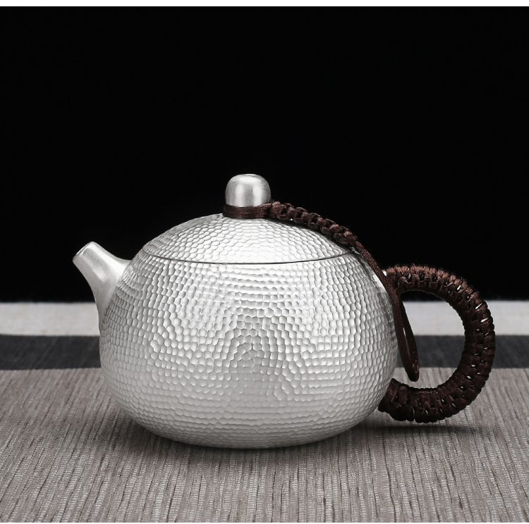 Why is a Pure Silver Teapot a Good Choice for Brewing Tea?-2