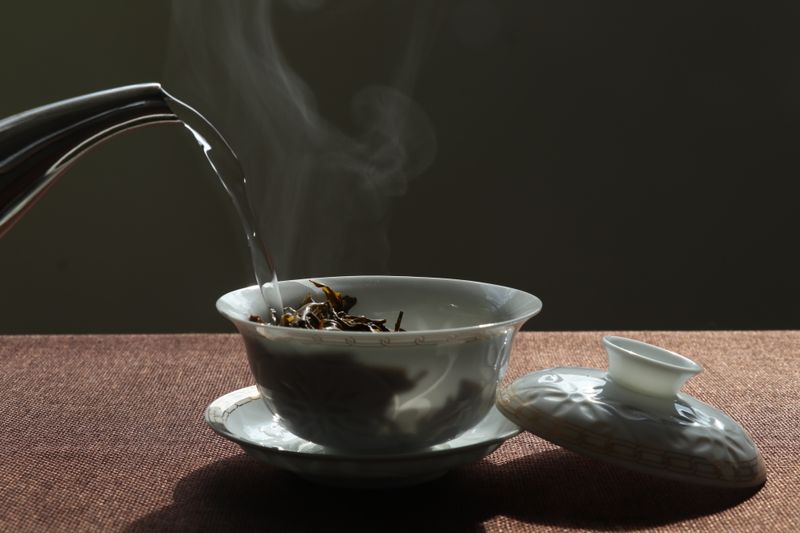 Puer Tea: Is it Better to Brew with a Gaiwan or a Teapot?-2