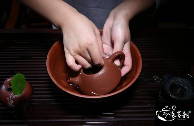 Is Tofu Boiling Necessary for the Initial Use of a Purple Clay Teapot?-13