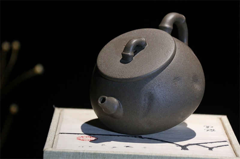 How Should an Idle Purple Clay Teapot Be Stored?-2