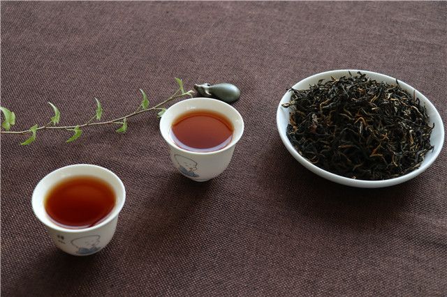 What are the benefits and effects of black tea?-3