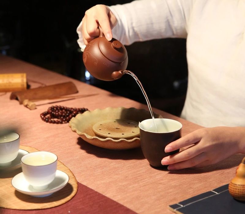 Using the Correct Way to Hold Your Teapot Instantly Elevates Everything!-3