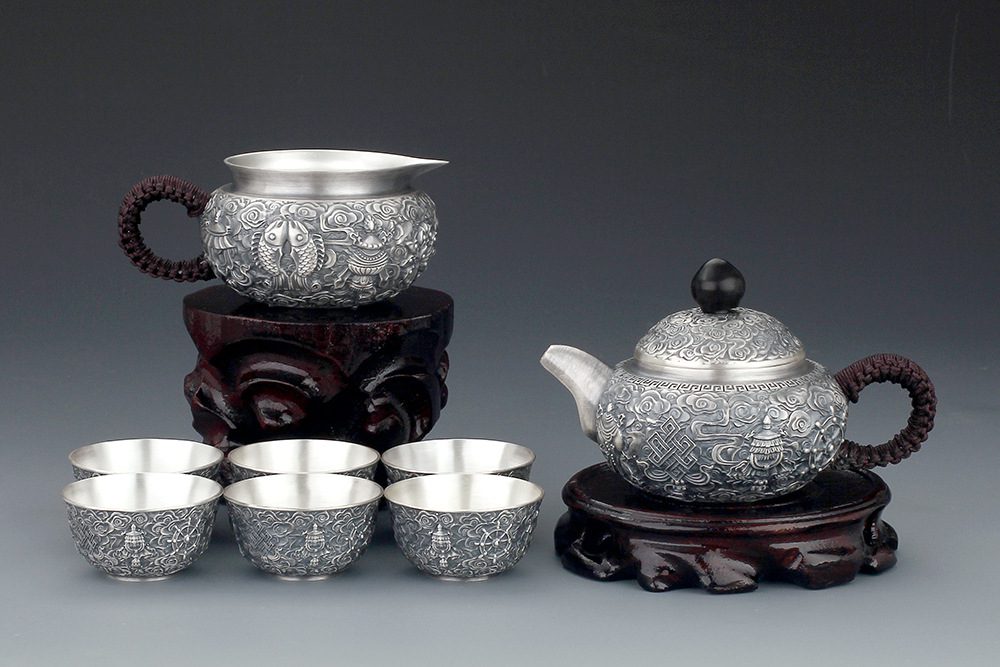 Why is a Pure Silver Teapot a Good Choice for Brewing Tea?-1