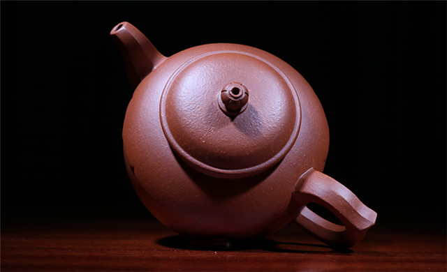 Tens of thousands of yuan for a Purple Clay Teapot—is it because the clay is particularly expensive, or...?-1