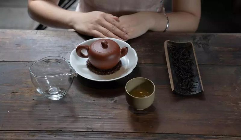 Brewing Tea is the Best Way to Nurture Your Teapot-1