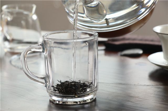 Brewing Yunnan Black Tea: Should the First Infusion Be Discarded?-1