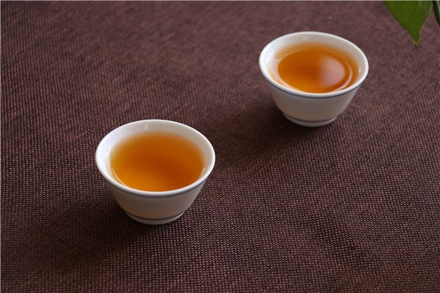 The Benefits and Effects of Fengqing Yunnan Black Tea-2