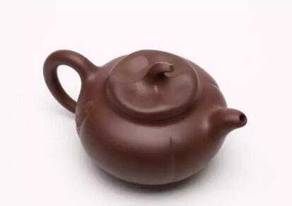 How to Remove Tea Stains from the Inner Wall of a Purple Clay Teapot?