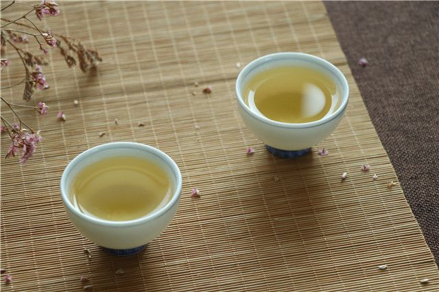 How to Brew and Drink Pu'er Tea Cake from Yunnan-2