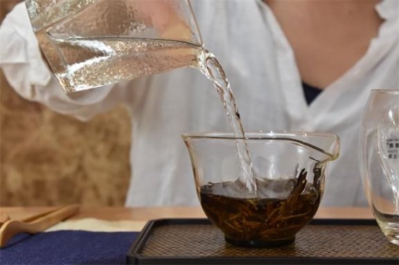 Brewing Steps for Yunnan Mei Zhan Black Tea