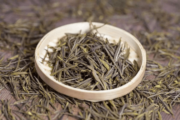 How to Properly Enjoy Fuding White Tea?