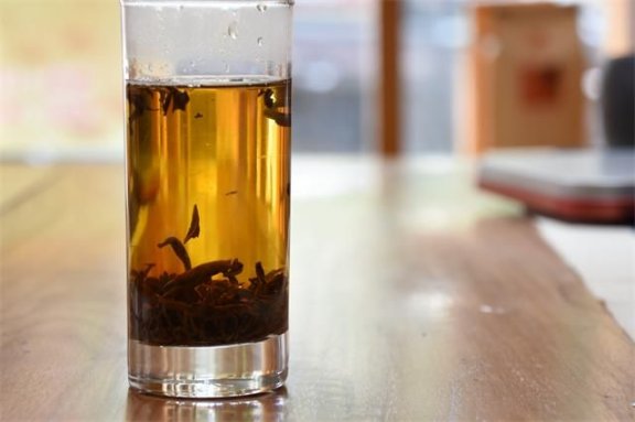 What is the Optimal Water Temperature for Brewing Black Tea?