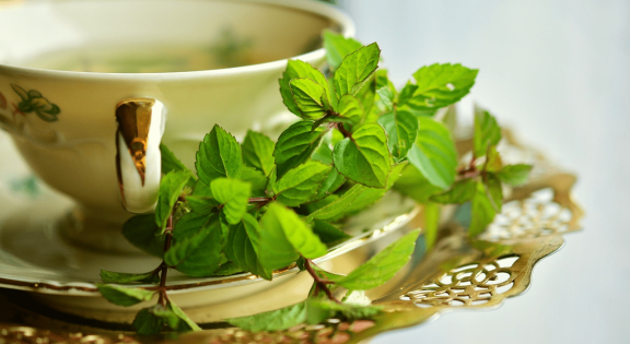 Mint-Infused Green Tea: Refreshing, Healthy, and Natural