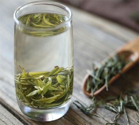 Brewing Green Tea: How Much Green Tea Should You Drink Each Day