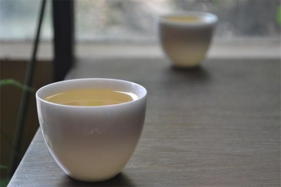 Tea and the Symphony of Bitterness and Sweetness in Life