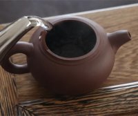 Playing with a Yixing Pot: Follow These Ten Tips for a Lustrous and Smooth Finish!