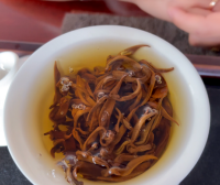 What Are the Benefits and Drawbacks of Drinking Black Tea?