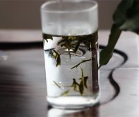 Is It a Big No-No to Put Green Tea Leaves in Before Pouring Water?