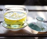 Combat Autumn Dryness with These Nourishing Teas