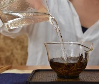 Brewing Steps for Yunnan Mei Zhan Black Tea