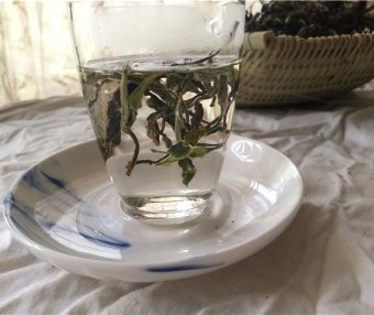 How to Drink White Tea Cake