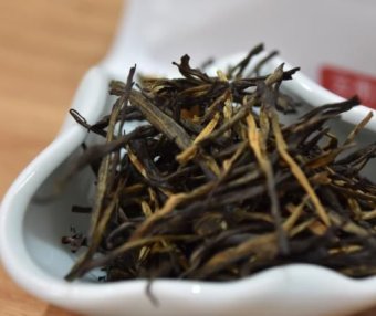 How Many Infusions Can Yunnan Black Tea Typically Stand?