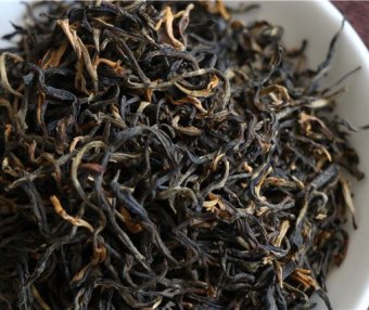 What are the benefits and effects of black tea?