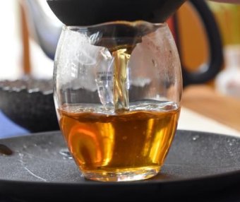 What Temperature Water is Best for Brewing Dian Hong Black Tea?